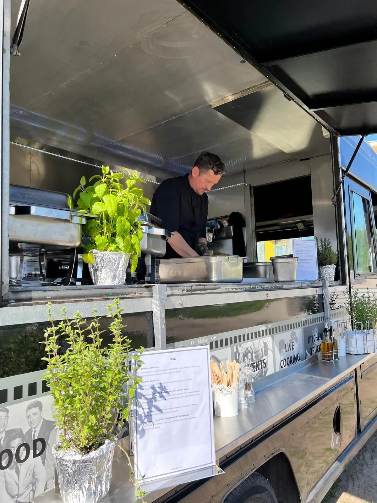 Live Cooking im Foodtruck Hamburg Live Cooking im Foodtruck Hamburg